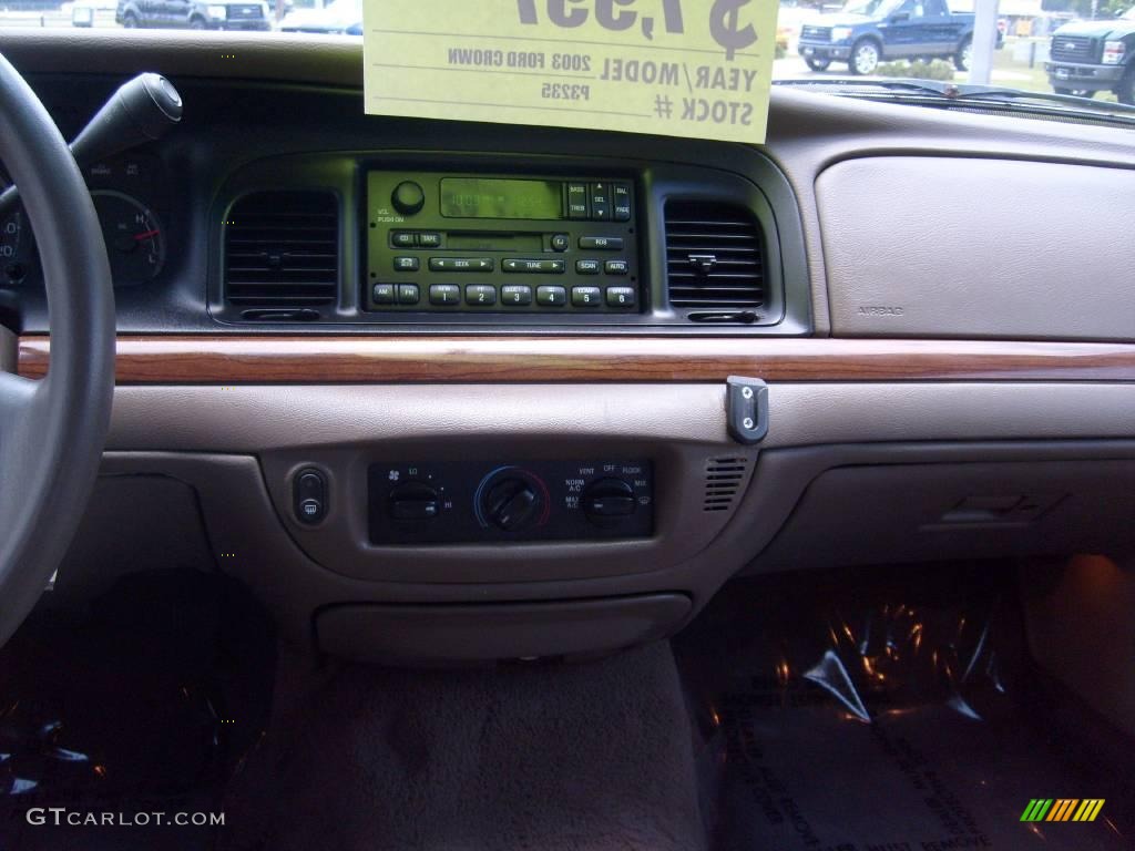 2003 Crown Victoria Sedan - Vibrant White / Medium Parchment photo #21