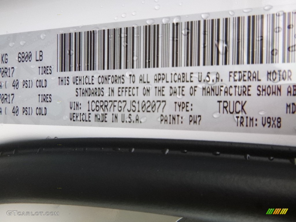 2018 1500 Express Quad Cab 4x4 - Bright White / Black/Diesel Gray photo #16
