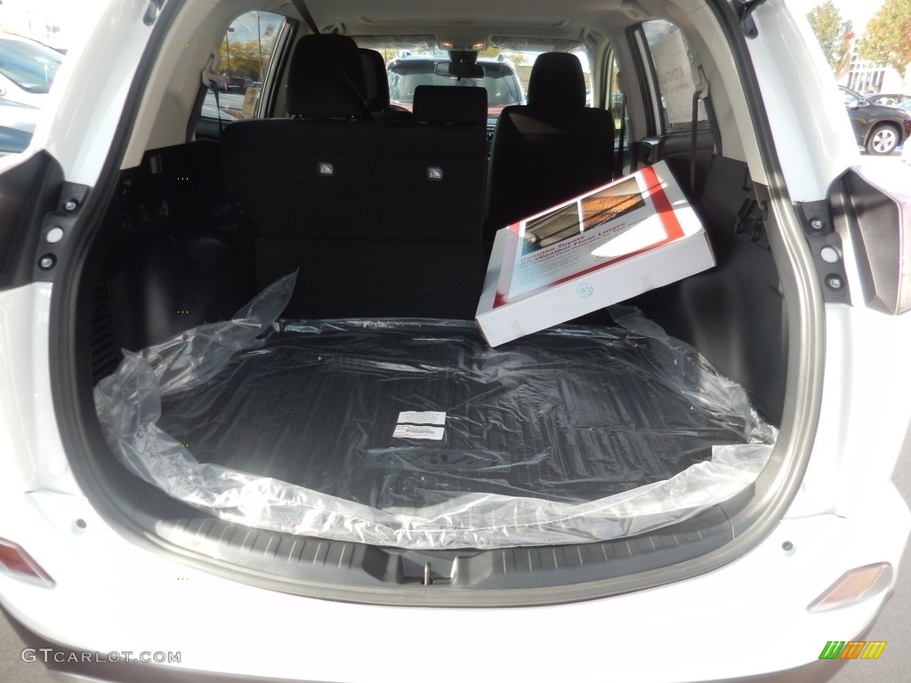 2018 RAV4 XLE AWD - Super White / Black photo #6