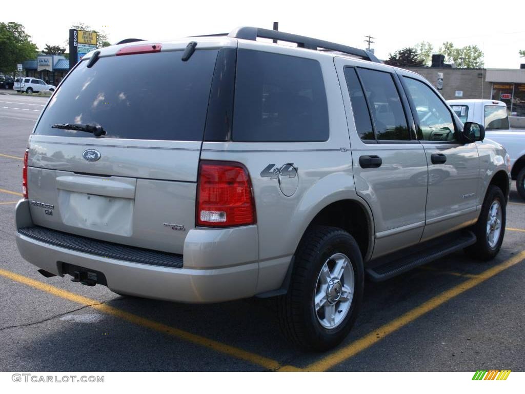 2005 Explorer XLT 4x4 - Pueblo Gold Metallic / Medium Parchment photo #5