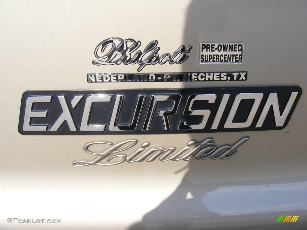 2005 Excursion Limited 4X4 - Pueblo Gold Metallic / Medium Pebble photo #20
