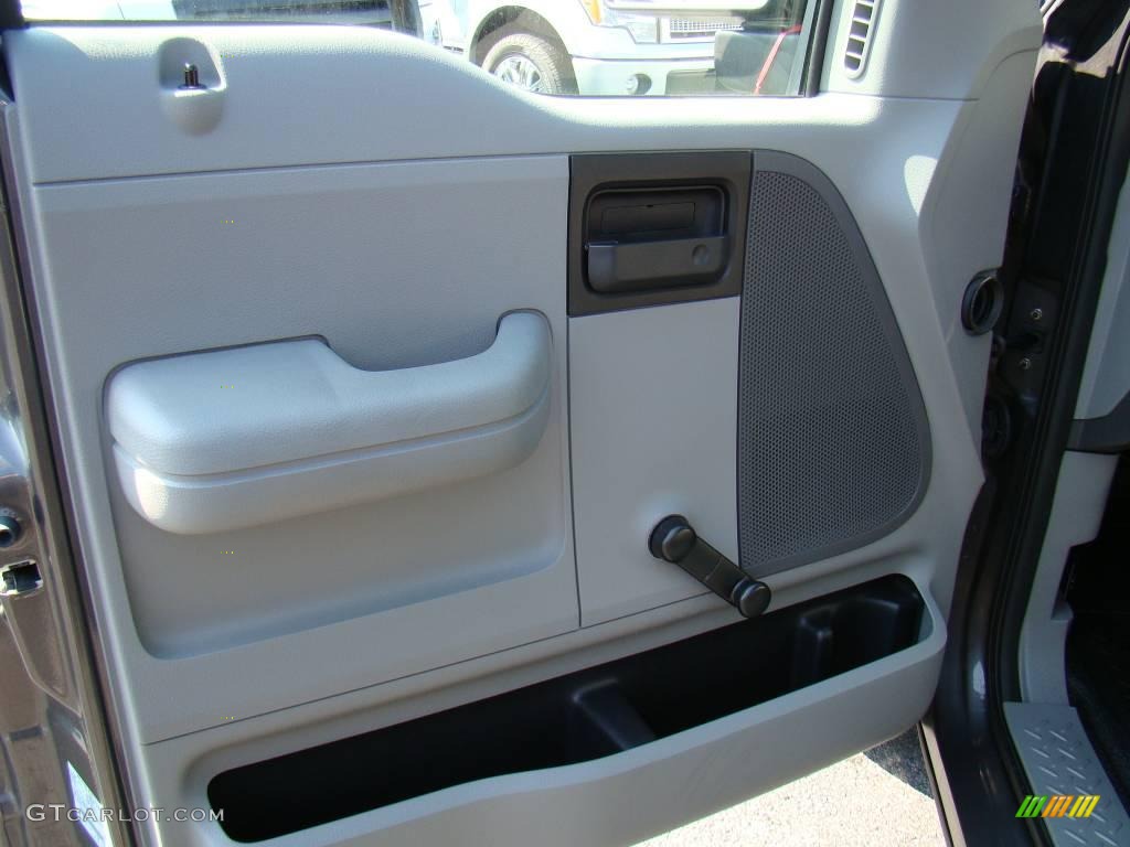 2005 F150 STX Regular Cab 4x4 - Dark Shadow Grey Metallic / Medium Flint Grey photo #15