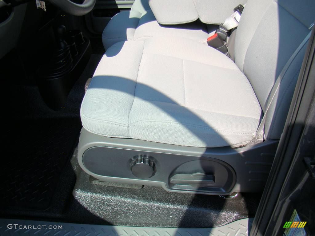 2005 F150 STX Regular Cab 4x4 - Dark Shadow Grey Metallic / Medium Flint Grey photo #16