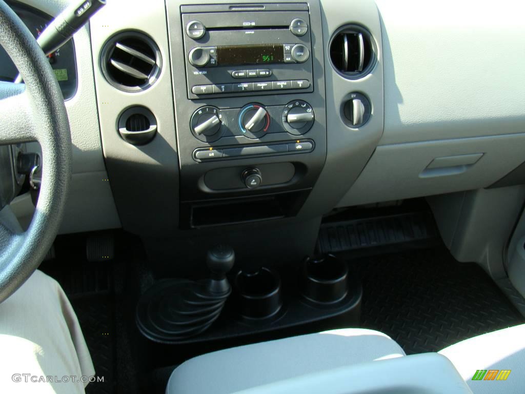 2005 F150 STX Regular Cab 4x4 - Dark Shadow Grey Metallic / Medium Flint Grey photo #22