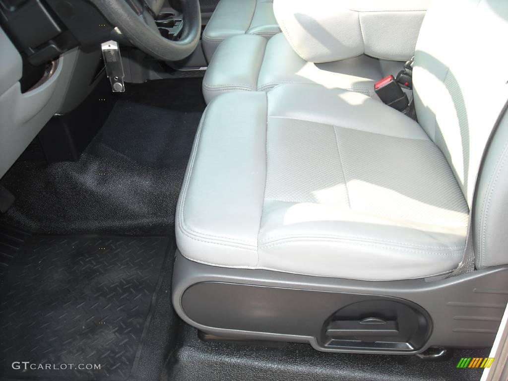 2006 F150 XL Regular Cab - Oxford White / Medium/Dark Flint photo #5