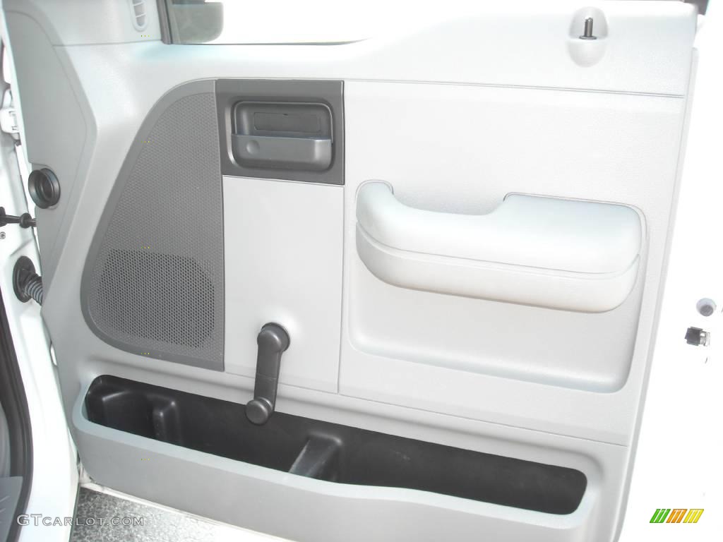 2006 F150 XL Regular Cab - Oxford White / Medium/Dark Flint photo #19