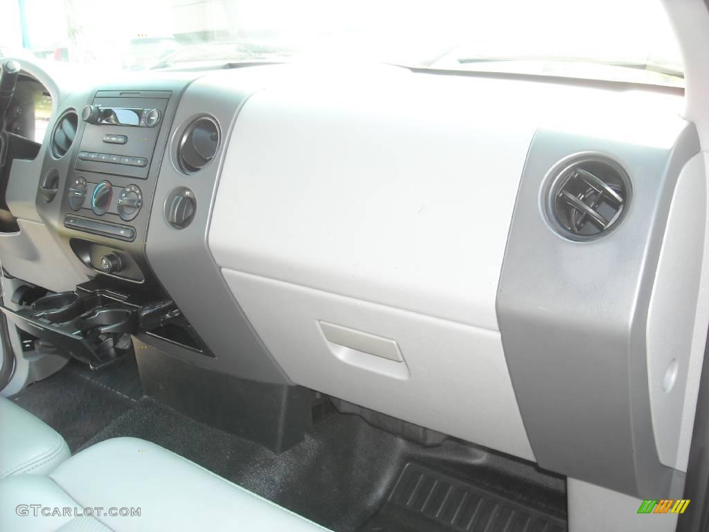 2006 F150 XL Regular Cab - Oxford White / Medium/Dark Flint photo #20