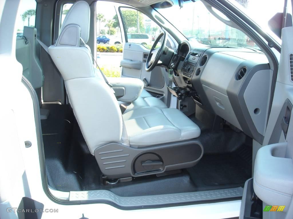 2006 F150 XL Regular Cab - Oxford White / Medium/Dark Flint photo #21