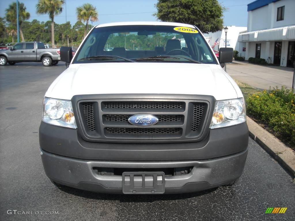 2006 F150 XL Regular Cab - Oxford White / Medium/Dark Flint photo #28