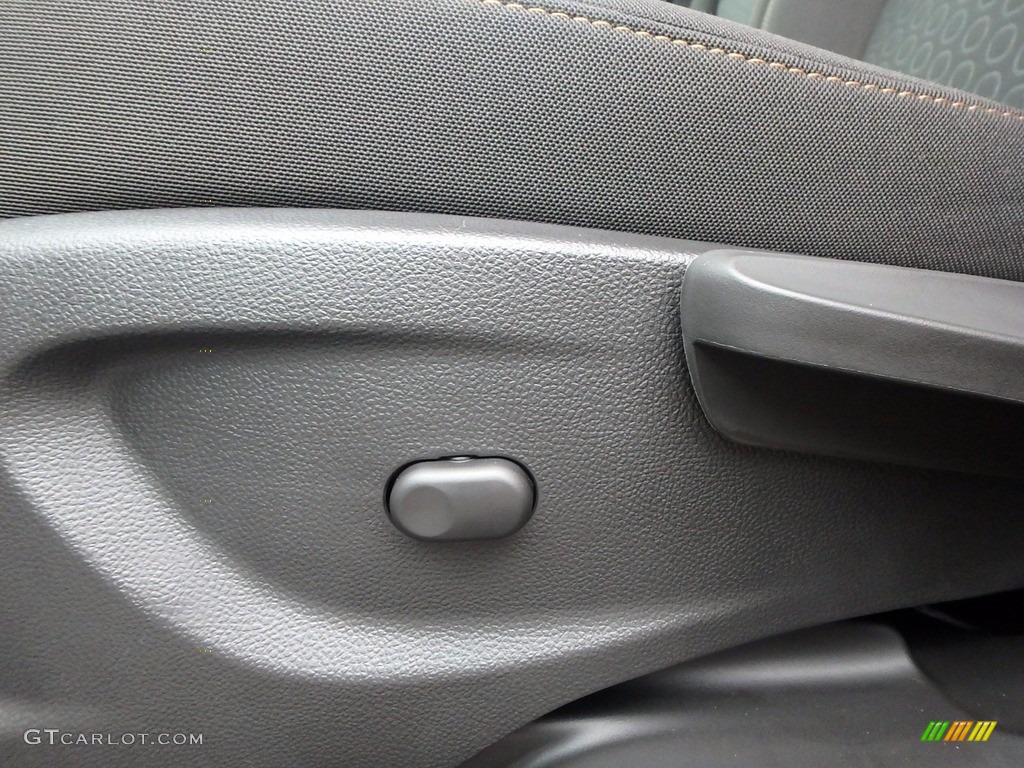 2018 Chevrolet Trax LS AWD Controls Photo #123761273