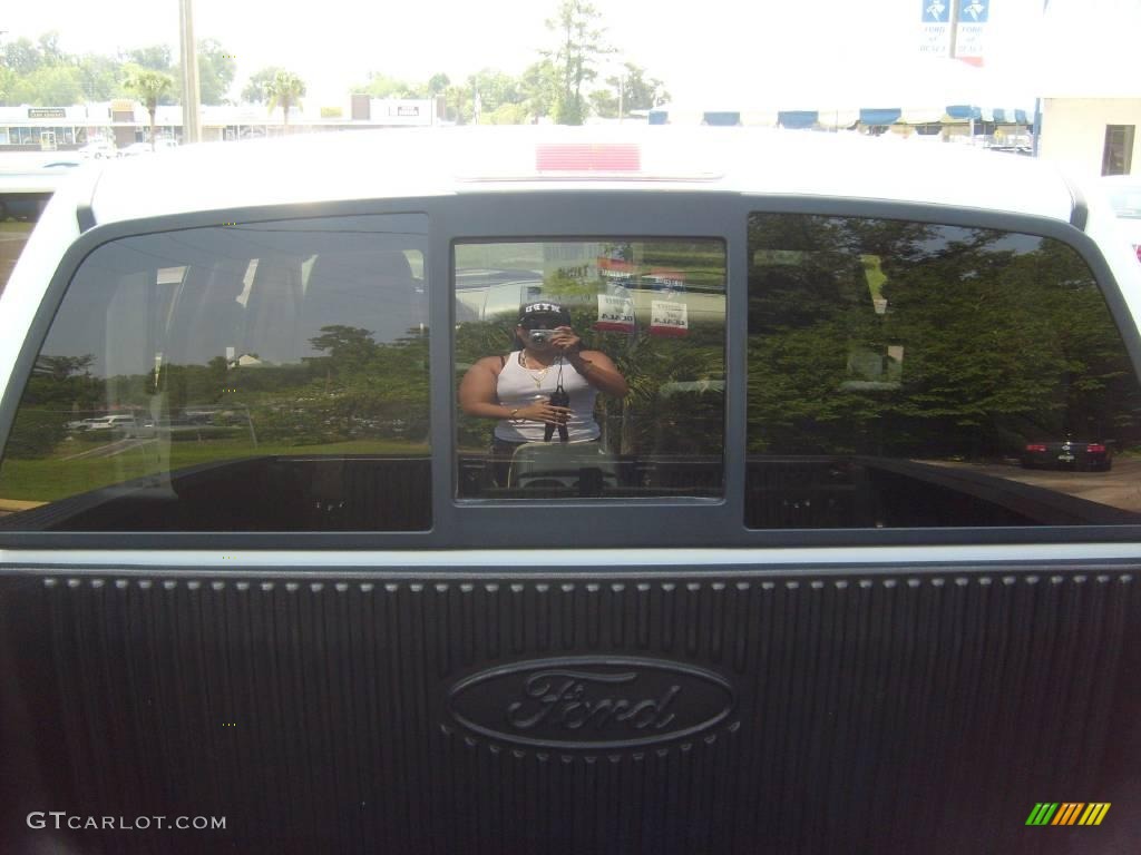 2006 F150 Lariat SuperCrew 4x4 - Oxford White / Tan photo #27