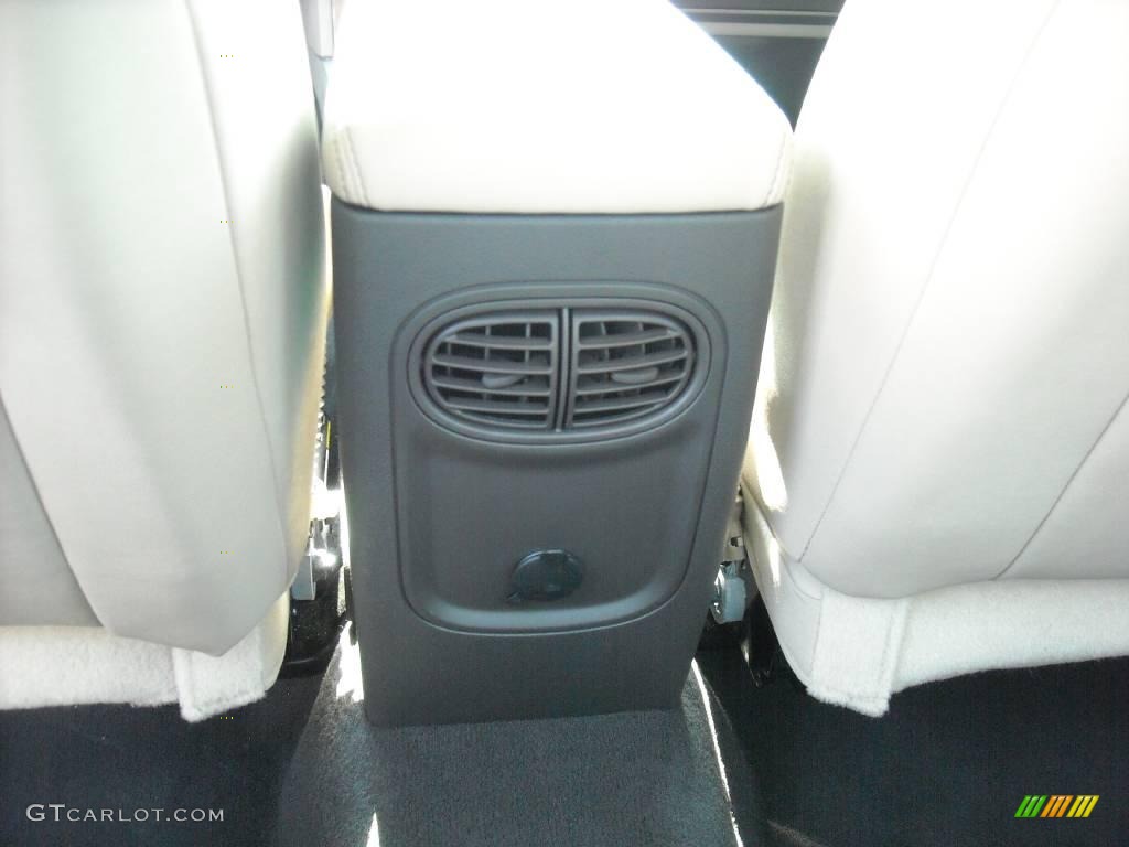 2008 Taurus Limited - Light Ice Blue Metallic / Camel photo #25