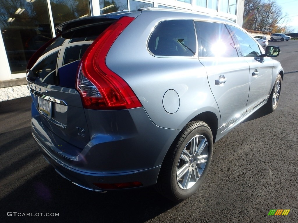 2017 XC60 T5 AWD Inscription - Mussel Blue Metallic / Soft Beige photo #3