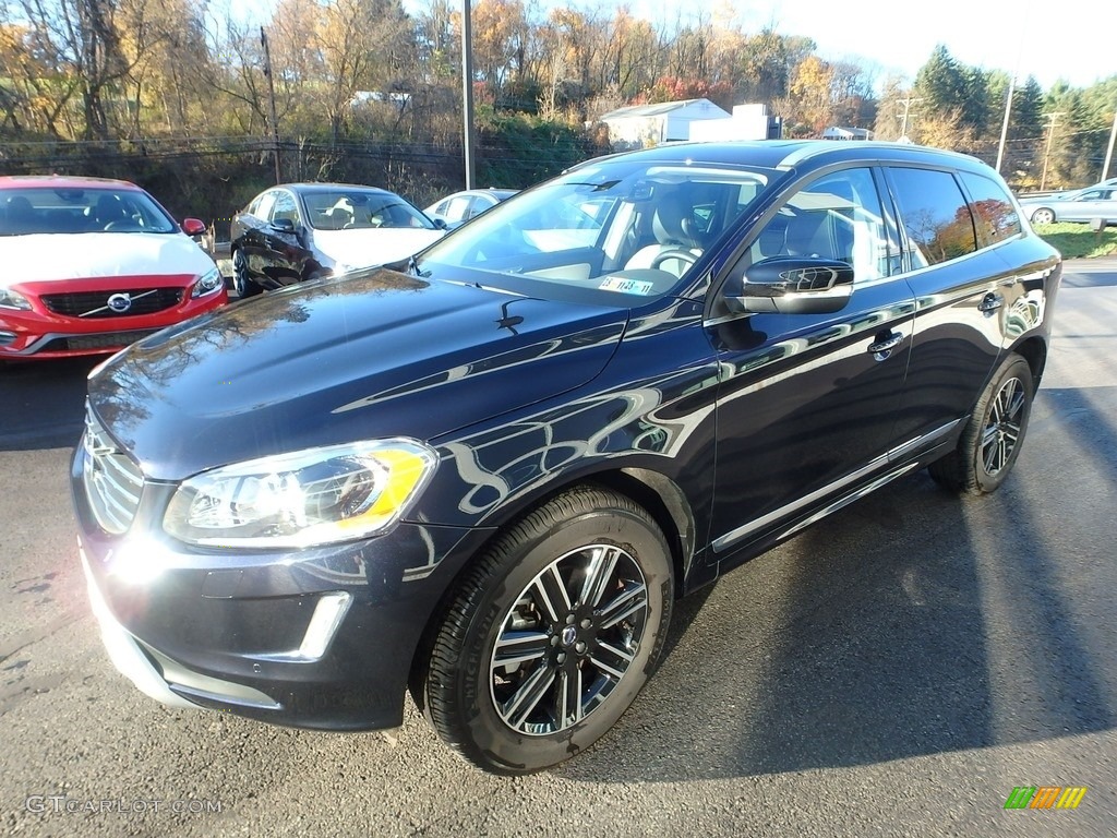 2017 XC60 T5 Dynamic - Magic Blue Metallic / Blonde/Off Black photo #5
