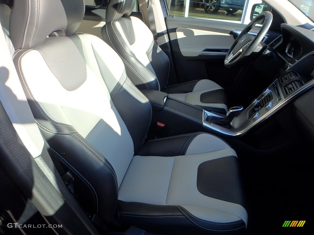 2017 XC60 T5 Dynamic - Magic Blue Metallic / Blonde/Off Black photo #8