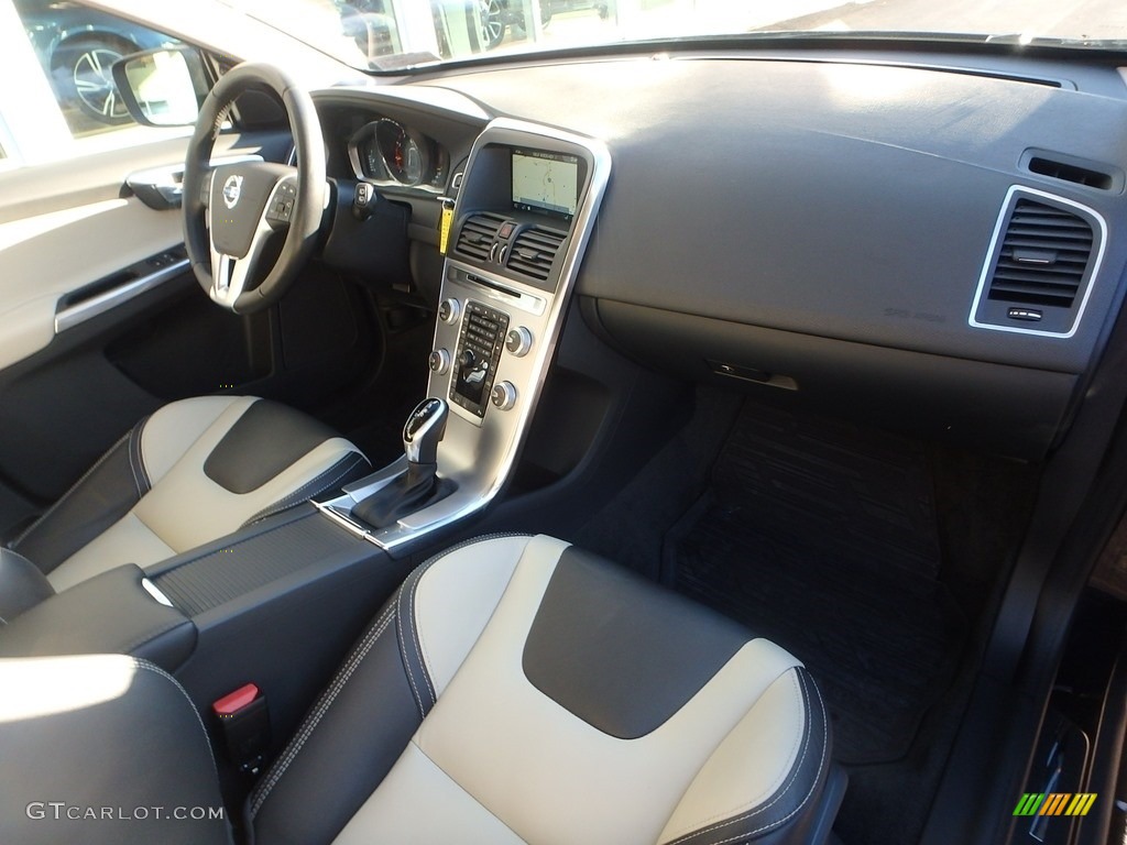 2017 XC60 T5 Dynamic - Magic Blue Metallic / Blonde/Off Black photo #9