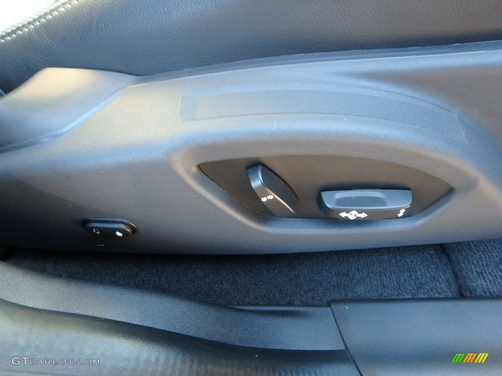 2017 XC60 T5 Dynamic - Magic Blue Metallic / Blonde/Off Black photo #10