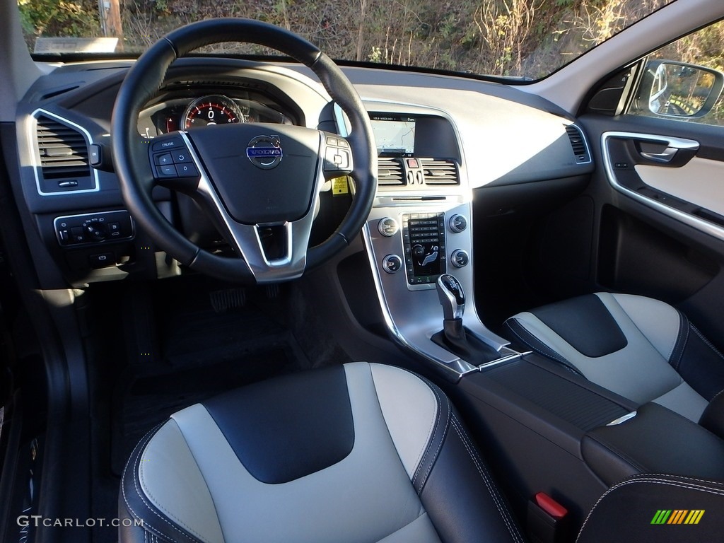 2017 XC60 T5 Dynamic - Magic Blue Metallic / Blonde/Off Black photo #16