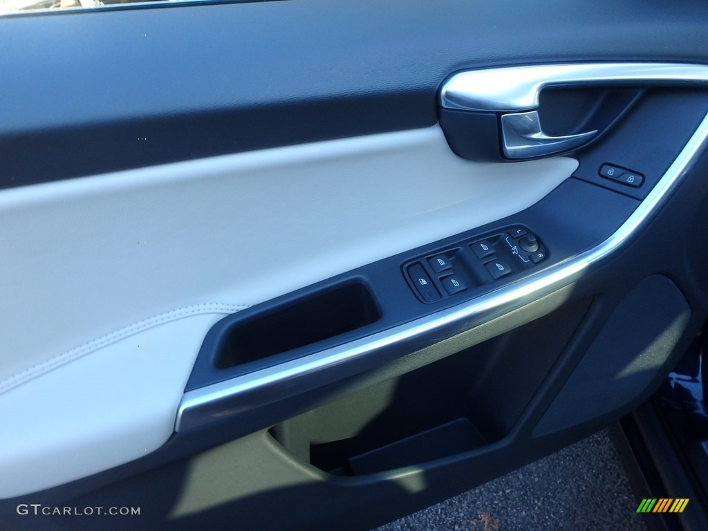 2017 XC60 T5 Dynamic - Magic Blue Metallic / Blonde/Off Black photo #18