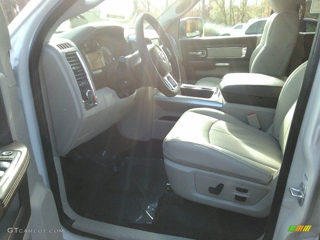 2018 1500 Laramie Crew Cab 4x4 - Pearl White / Canyon Brown/Light Frost Beige photo #4