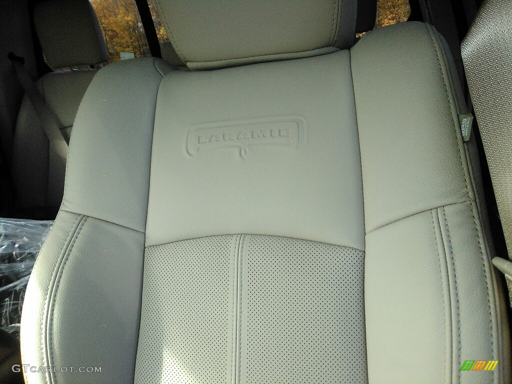 2018 1500 Laramie Crew Cab 4x4 - Pearl White / Canyon Brown/Light Frost Beige photo #5