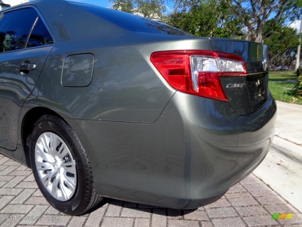 2012 Camry L - Cypress Green Pearl / Ivory photo #48