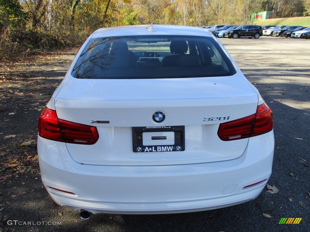 2018 3 Series 320i xDrive Sedan - Alpine White / Black photo #4