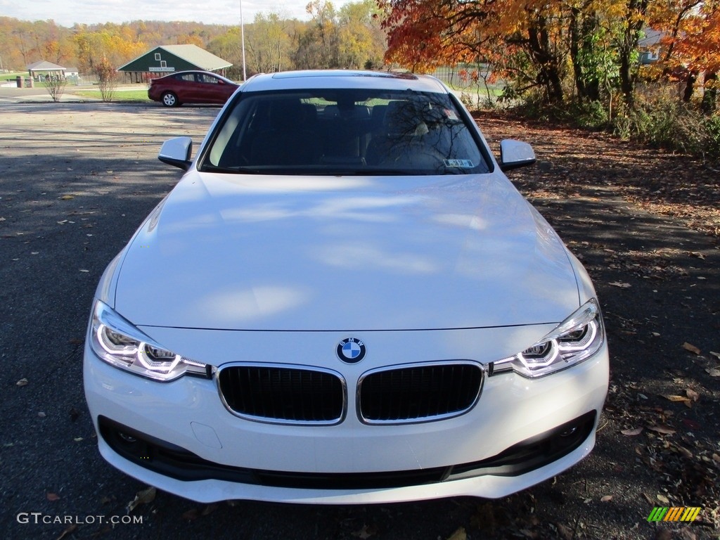 2018 3 Series 320i xDrive Sedan - Alpine White / Black photo #9