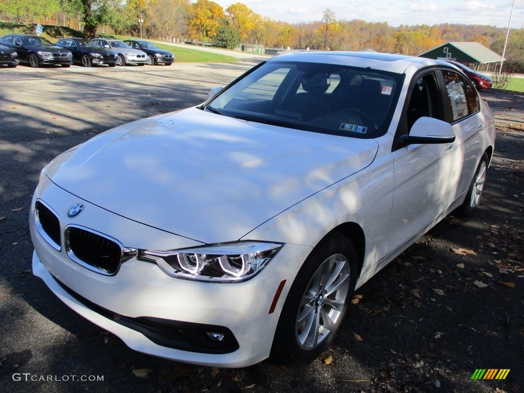 2018 3 Series 320i xDrive Sedan - Alpine White / Black photo #10