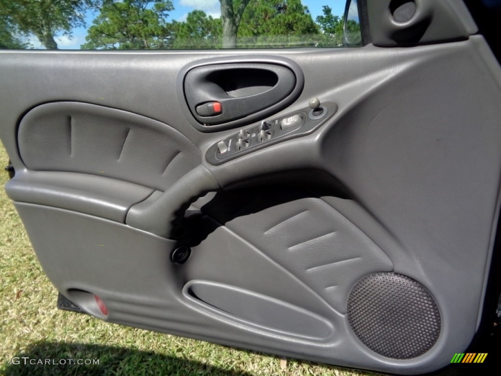 2004 Grand Am SE Sedan - Black / Dark Pewter photo #10