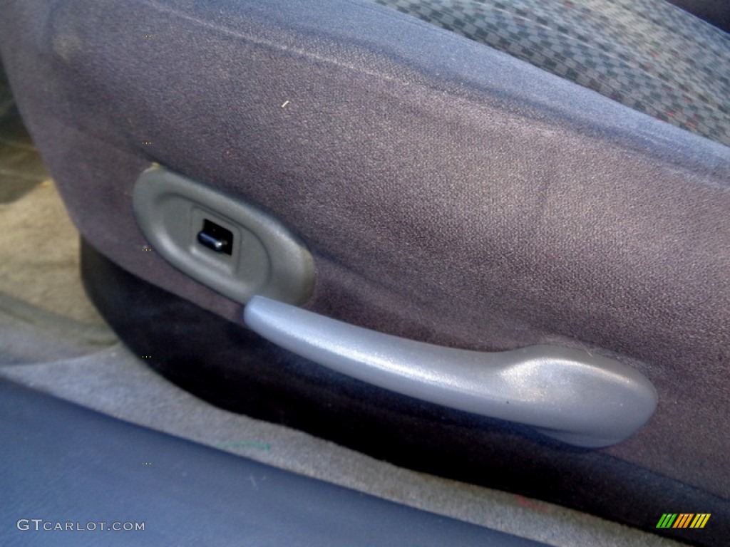 2004 Grand Am SE Sedan - Black / Dark Pewter photo #24