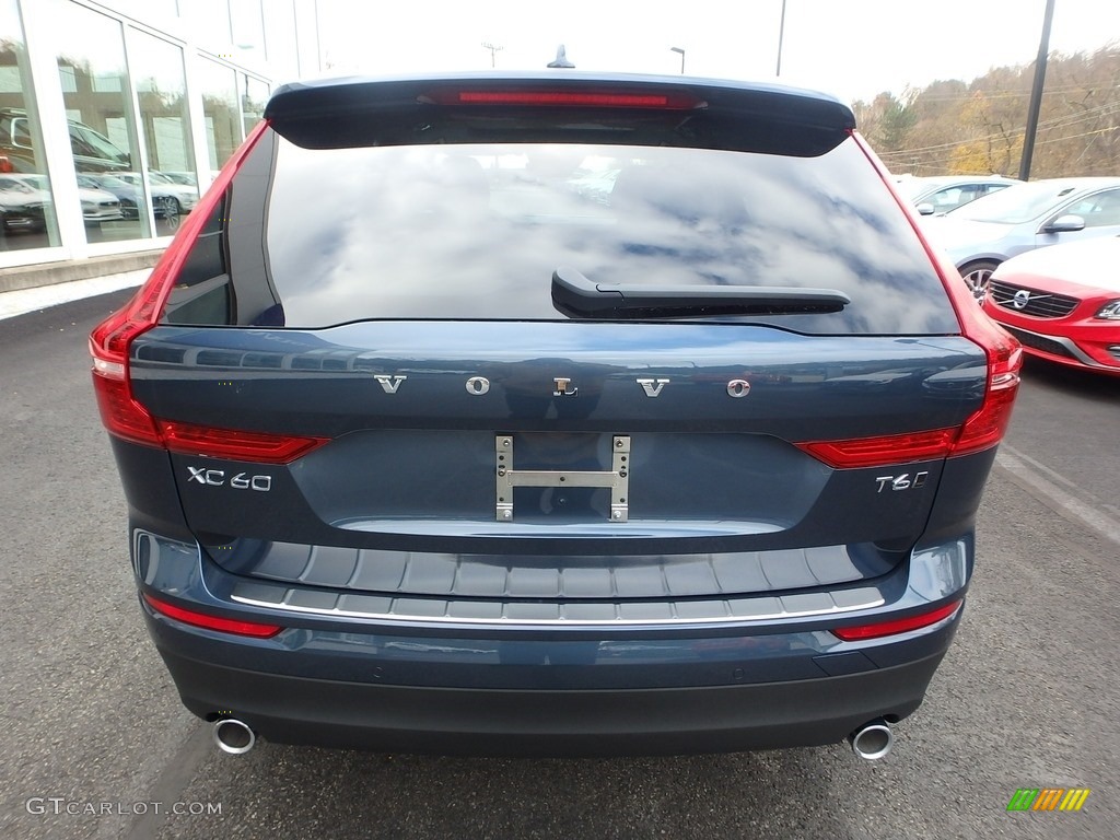 2018 XC60 T6 AWD Momentum - Denim Blue Metallic / Blonde photo #3