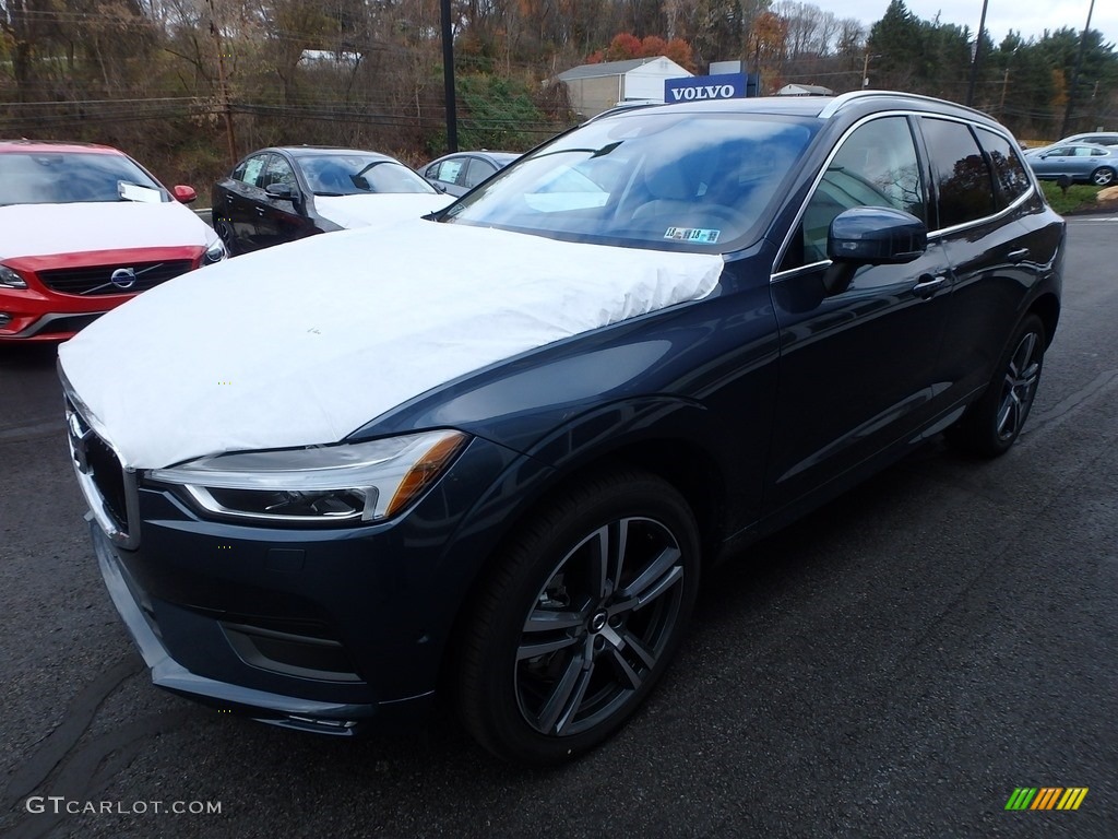 2018 XC60 T6 AWD Momentum - Denim Blue Metallic / Blonde photo #5