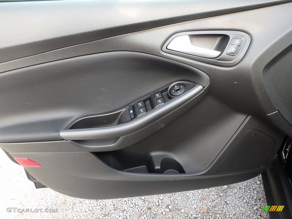 2018 Ford Focus SEL Hatch Charcoal Black Door Panel Photo #123843495