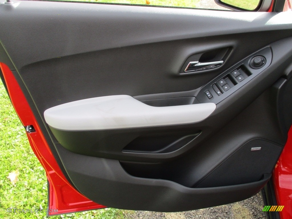 2018 Trax LT AWD - Red Hot / Jet Black/Light Ash Gray photo #9