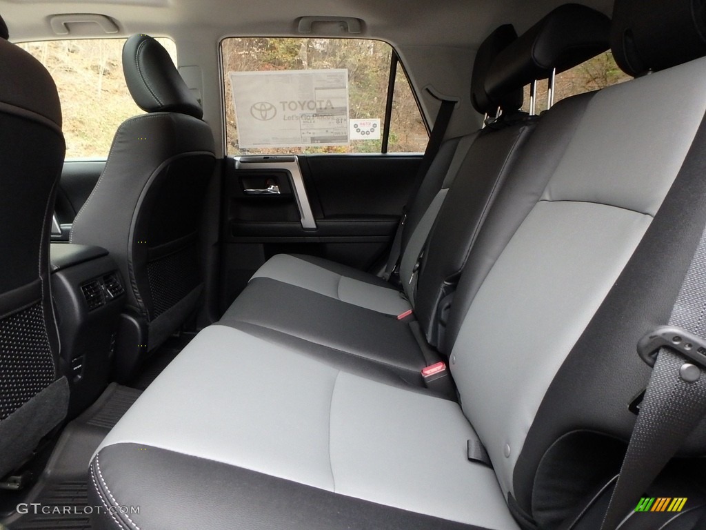 2018 4Runner SR5 4x4 - Classic Silver Metallic / Black photo #7