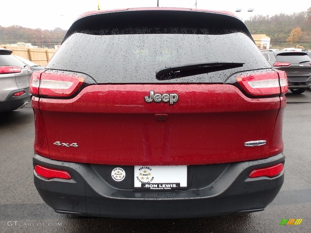 2016 Cherokee Latitude 4x4 - Deep Cherry Red Crystal Pearl / Black photo #4