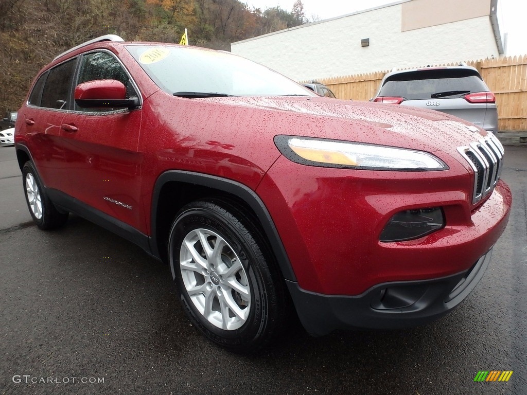 2016 Cherokee Latitude 4x4 - Deep Cherry Red Crystal Pearl / Black photo #8