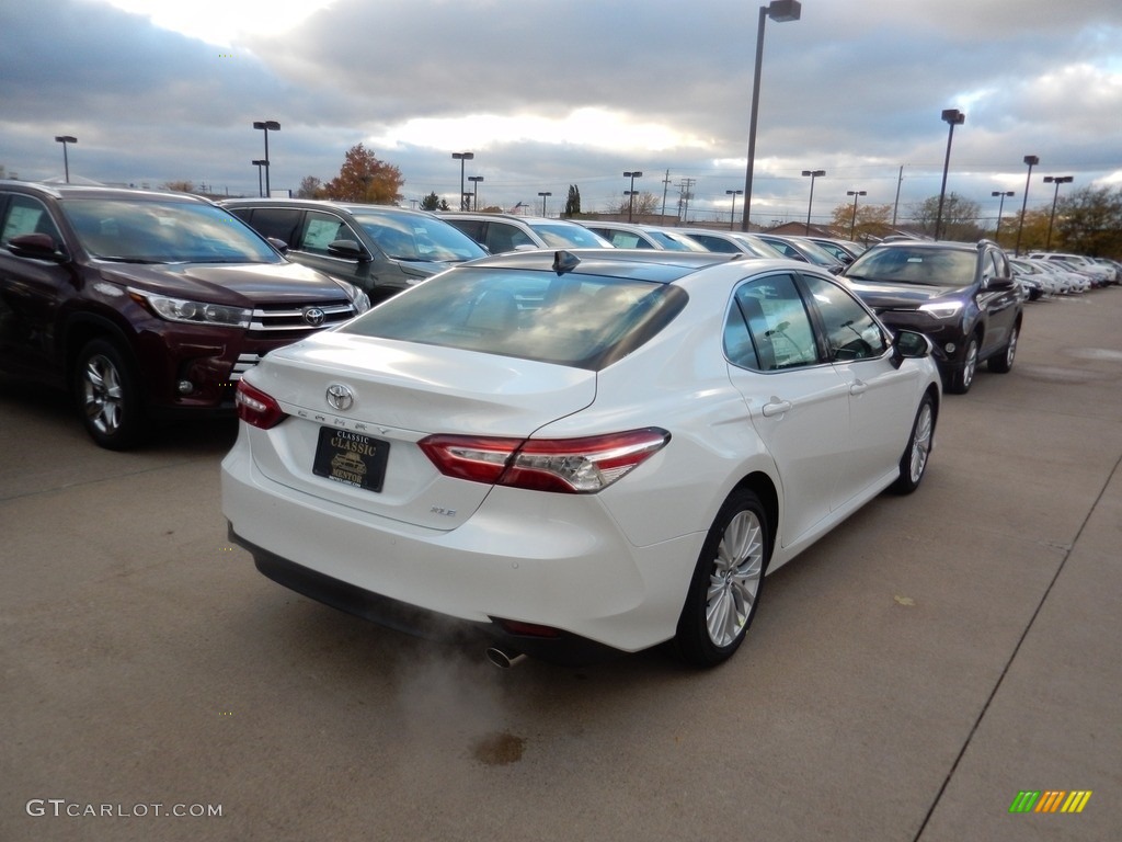 2018 Camry XLE - Wind Chill Pearl / Macadamia photo #2