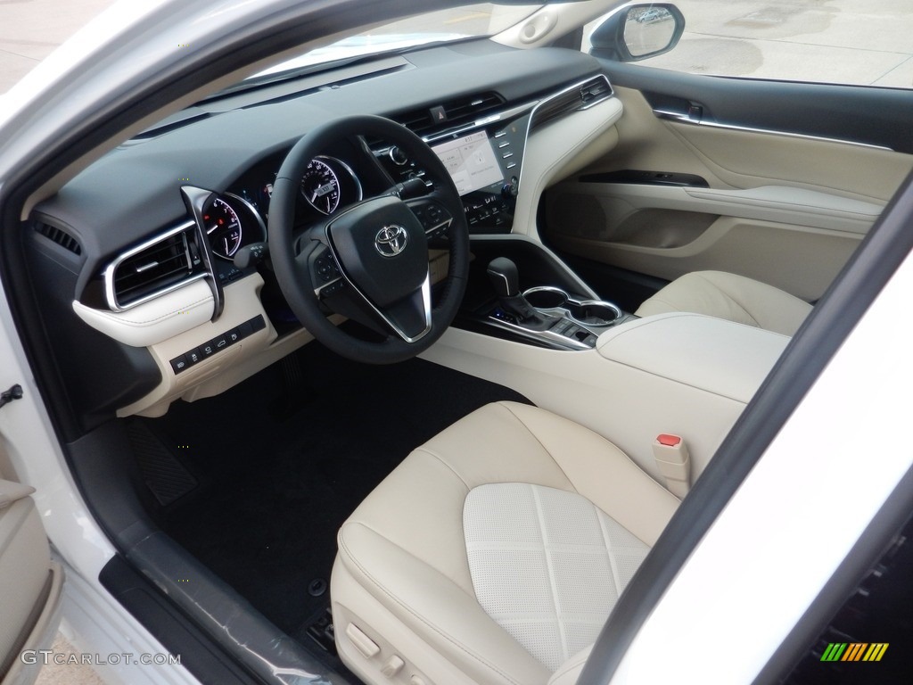 2018 Camry XLE - Wind Chill Pearl / Macadamia photo #3