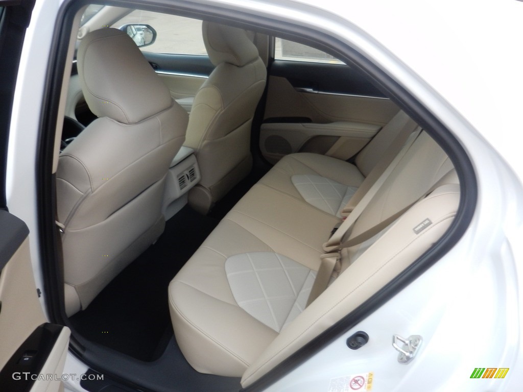 2018 Camry XLE - Wind Chill Pearl / Macadamia photo #5