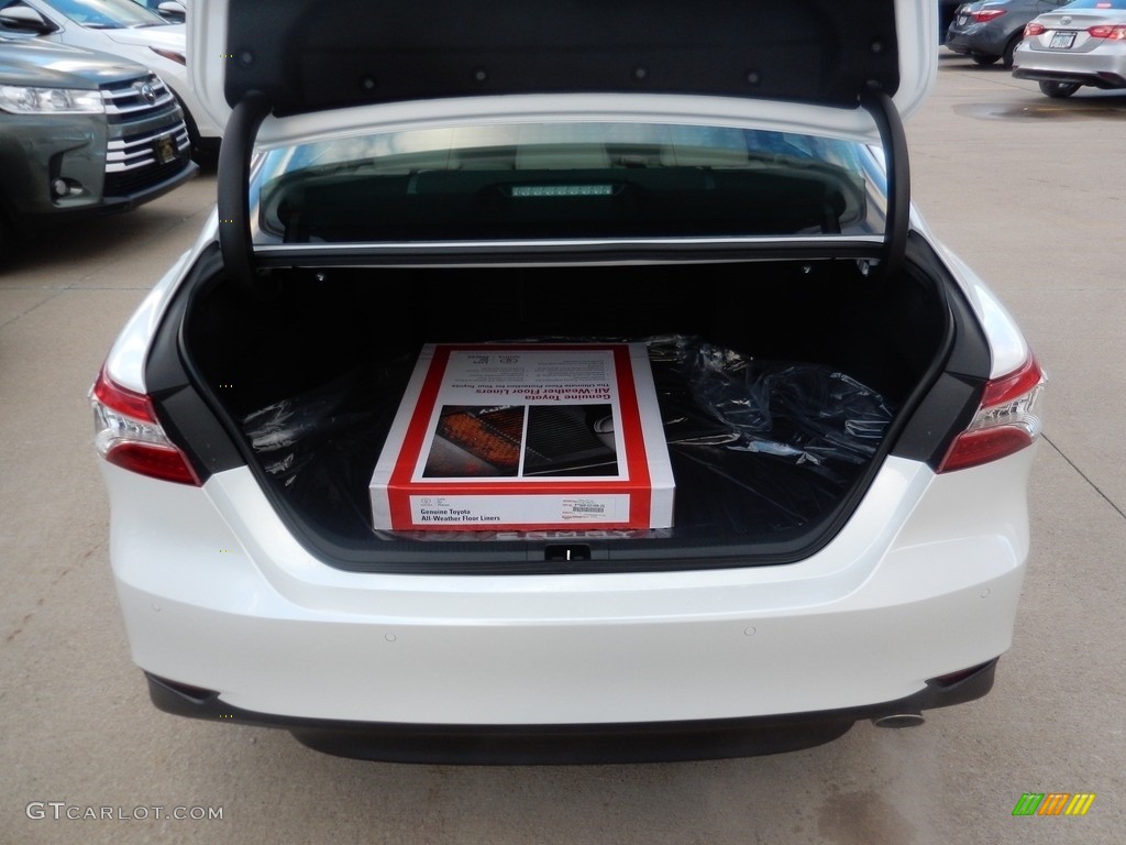 2018 Camry XLE - Wind Chill Pearl / Macadamia photo #6