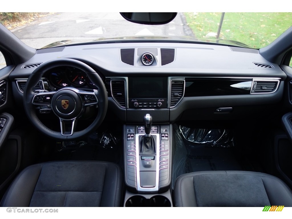 2017 Porsche Macan Standard Macan Model Black w/Alcantara Dashboard Photo #123873159