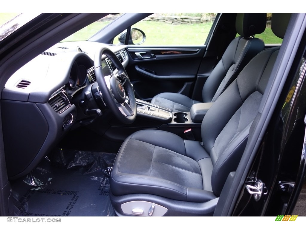 Black w/Alcantara Interior 2017 Porsche Macan Standard Macan Model Photo #123873262
