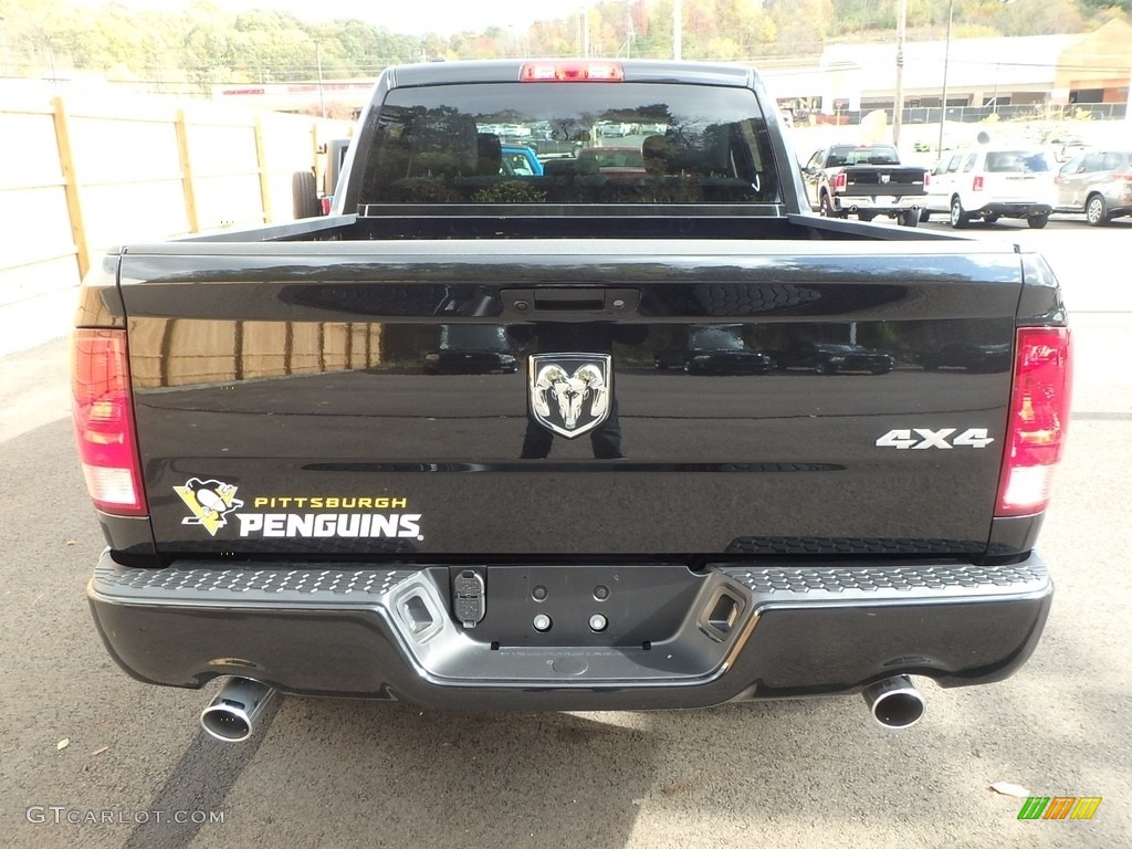 2018 1500 Express Crew Cab 4x4 - Brilliant Black Crystal Pearl / Black/Diesel Gray photo #4