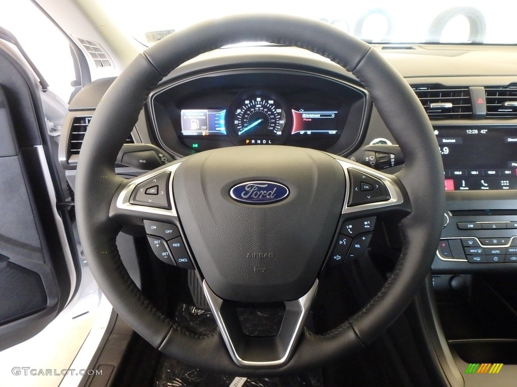 2018 Fusion SE - White Platinum / Ebony photo #15