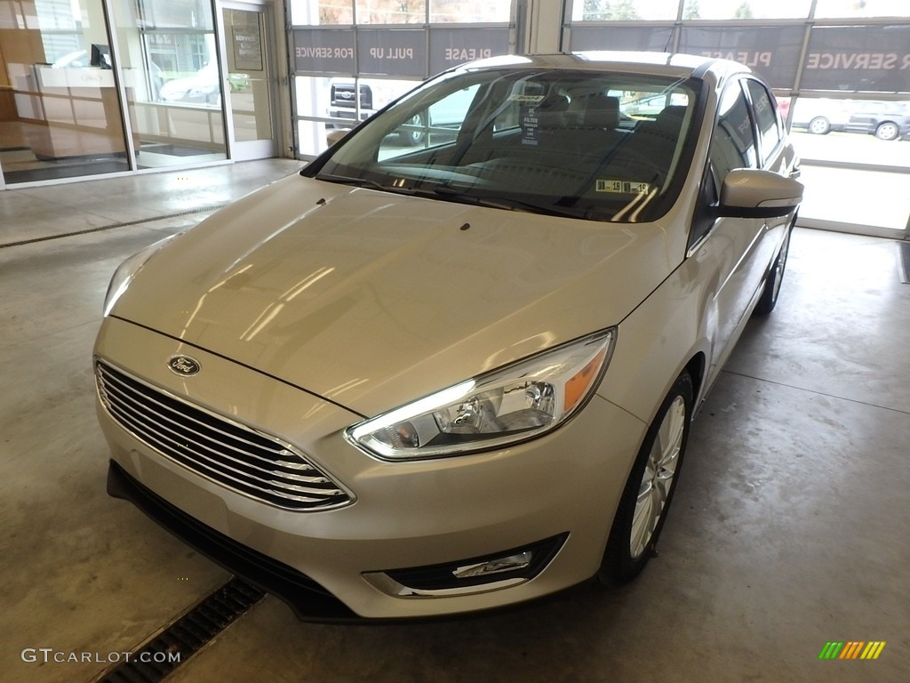 2018 Focus Titanium Hatch - White Gold / Charcoal Black photo #4