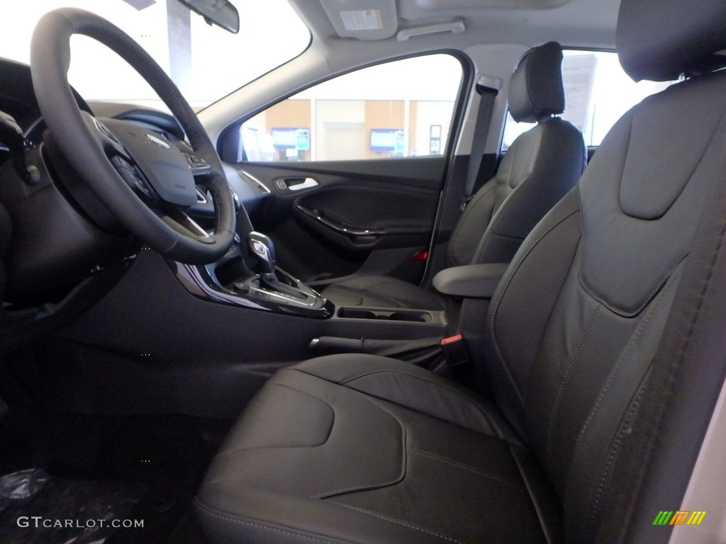 2018 Focus Titanium Hatch - White Gold / Charcoal Black photo #6