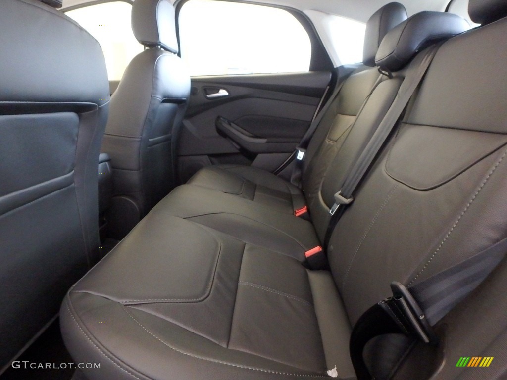 2018 Focus Titanium Hatch - White Gold / Charcoal Black photo #7