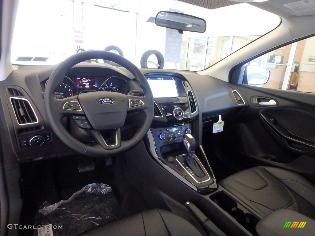 2018 Focus Titanium Hatch - White Gold / Charcoal Black photo #8
